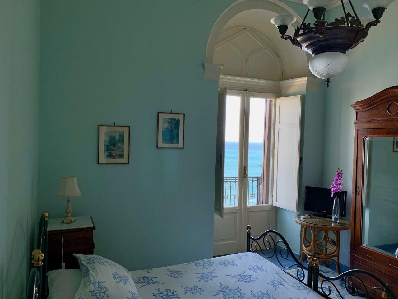 Antonio Bed and breakfast